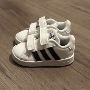 NEW Kids Adidas